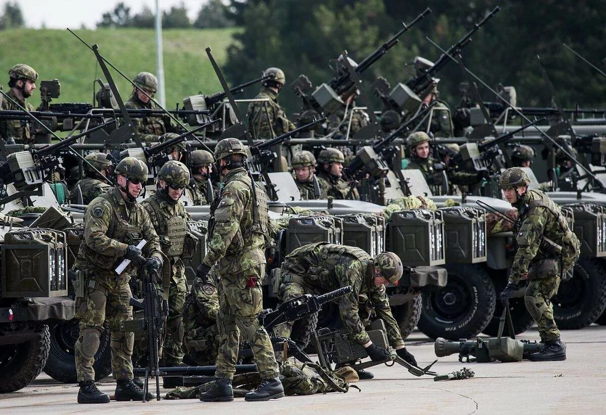 Военные нато на границе. Сухопутные войска НАТО. Учения ОДКБ В Казахстане 2022. Учения войск НАТО У границ РФ. Военный Альянс НАТО.