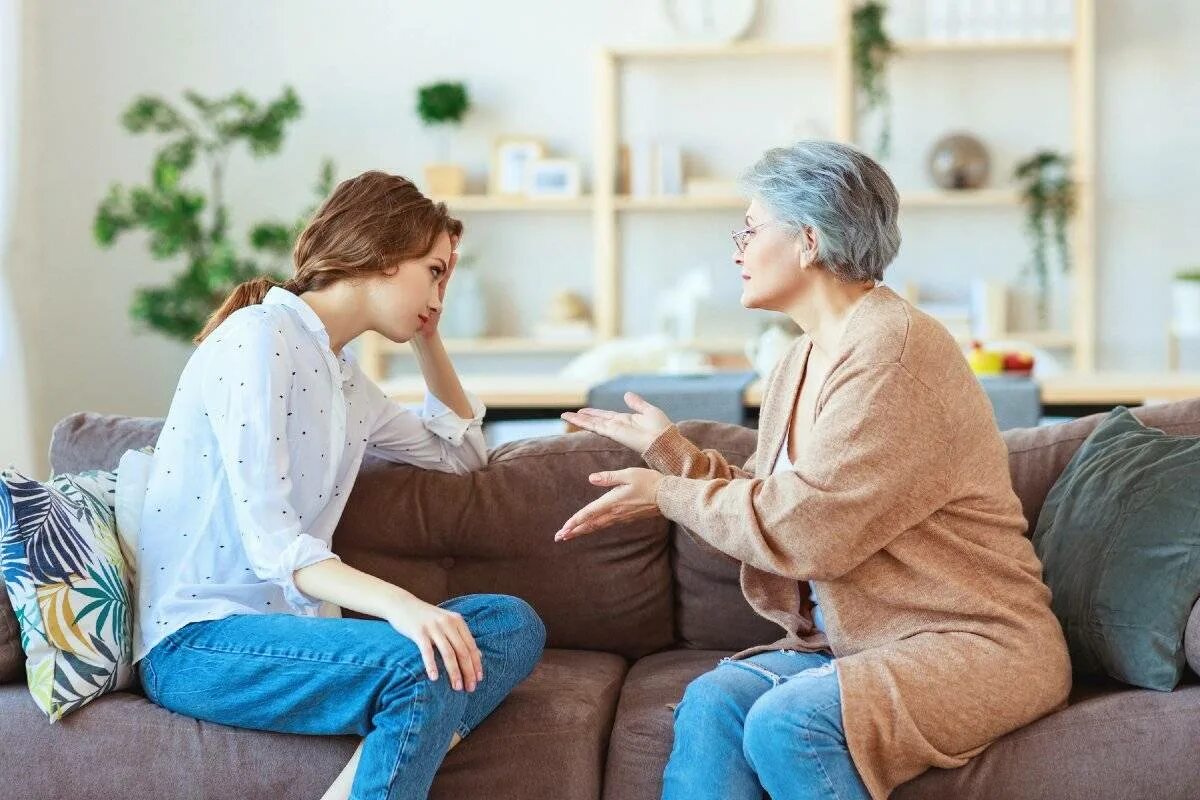 Свекровь и невестка. Сын и невестка. Младший сын свекрови. Новорожденный и свекровь. Свекровь и невестка.