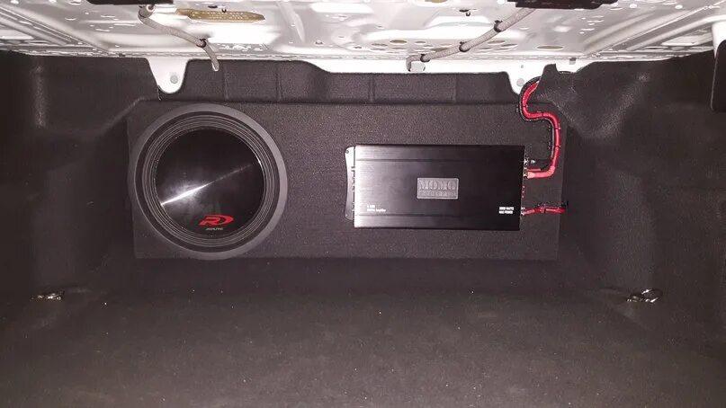Сабвуфер в мерседес 213. Mercedes w203 subwoofer bose. Сабвуфер в mercedes w414. Сабвуфер штатный на mercedes-benz w212. Стелс сабвуфер w203.