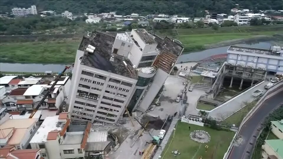 Землетрясение на тайване видео. Землетрясение на Тайване 1999. Тайвань землетрясение 2018. Тайбэй землетрясение. Тайвань 2018 землетрясение дома.