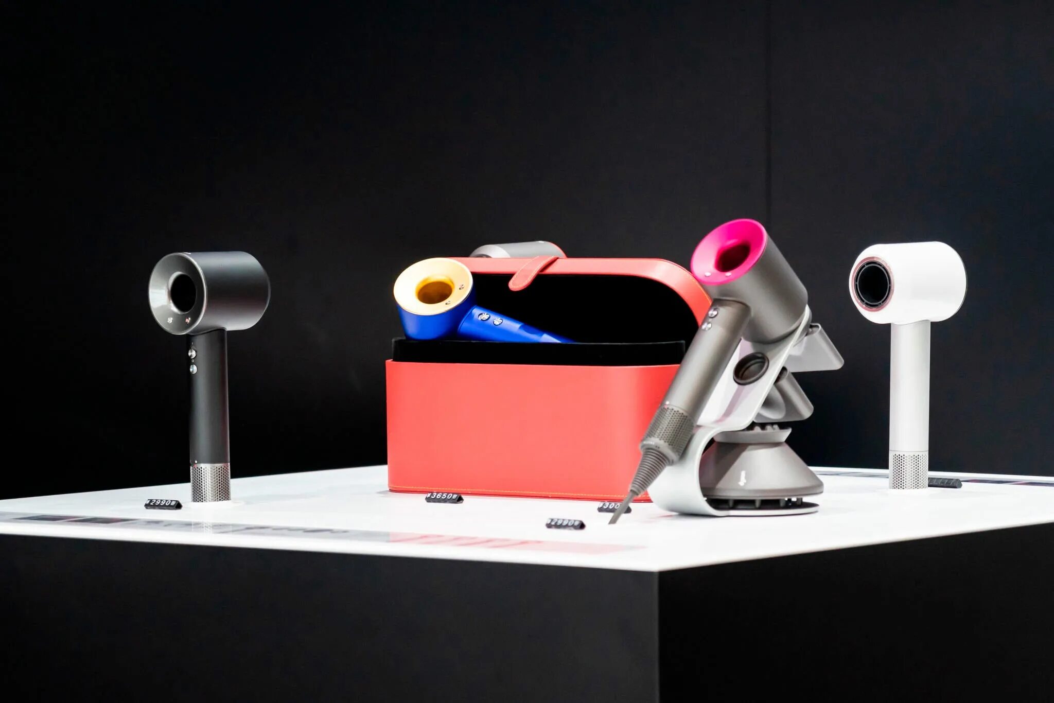 Dyson hair Dryer Design. Dyson xox 700. Dyson Supersonic. Дайсон в Атриуме.