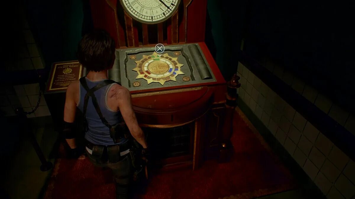 Резидент эвил 3 ремейк шкатулка. Resident Evil 1 Remake часы. Resident Evil Village шкатулка музыкальная.