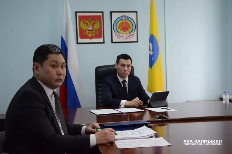 Дом правительства элиста. Народный хурал парламент республики калмыкия. Дом правительства элиста. Правительство республики калмыкия 2022. Народный хурал республики калмыкия.