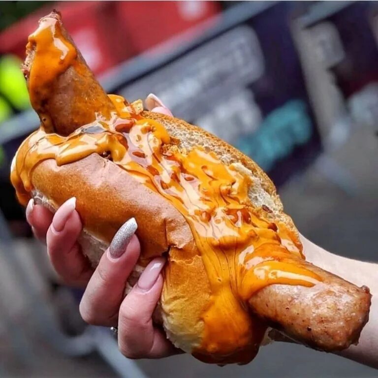 Сибилла хот дог. Жаренный хот дог. Датский хот дог стардогс. Жаренный хот дог. Хот дог с соусом барбекю.