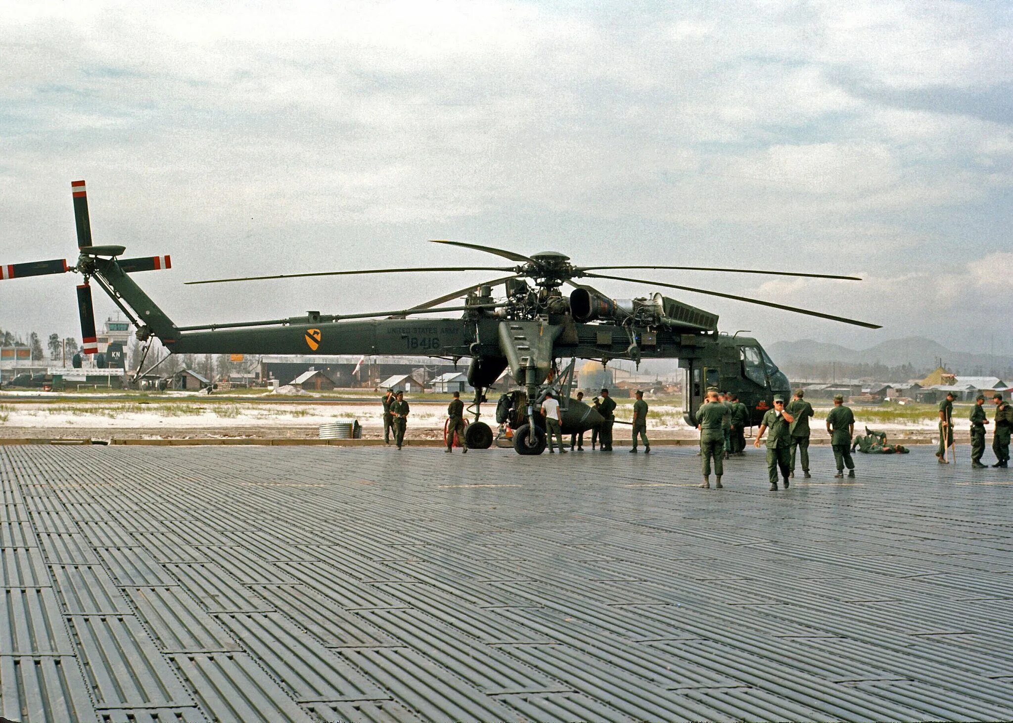 Sikorsky Ch-54 Tarhe Вьетнам. Ch 54 вертолет Вьетнам. SOKO HN-45m gama 2. Ch-54.