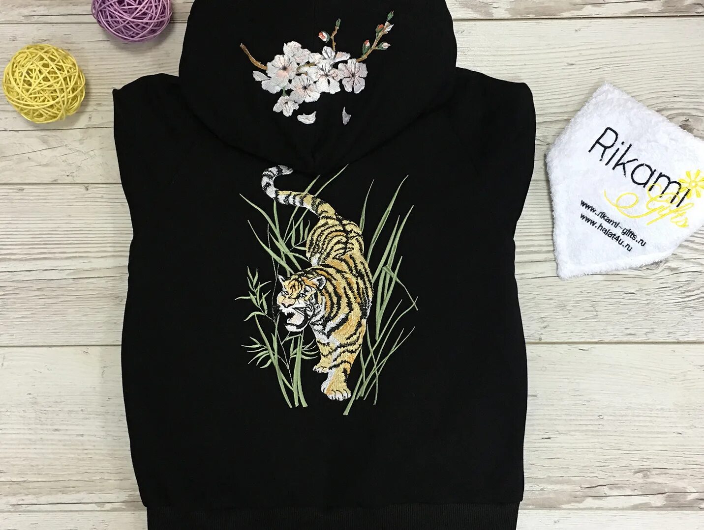 вышивка на свитере. толстовка с вышивкой. вышивка на кофте на заказ. толстовка с вышивкой. толстовка с вышивкой.