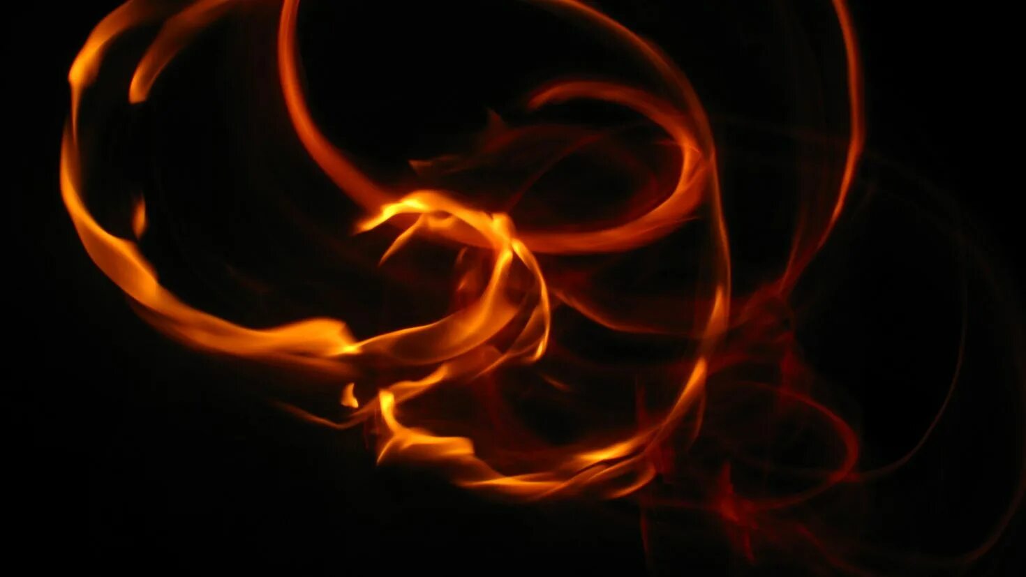 Спичка с огнем. Движущиеся огни на черном фоне. Страсть огонь. Страсть 8. Фэнтези огонь.