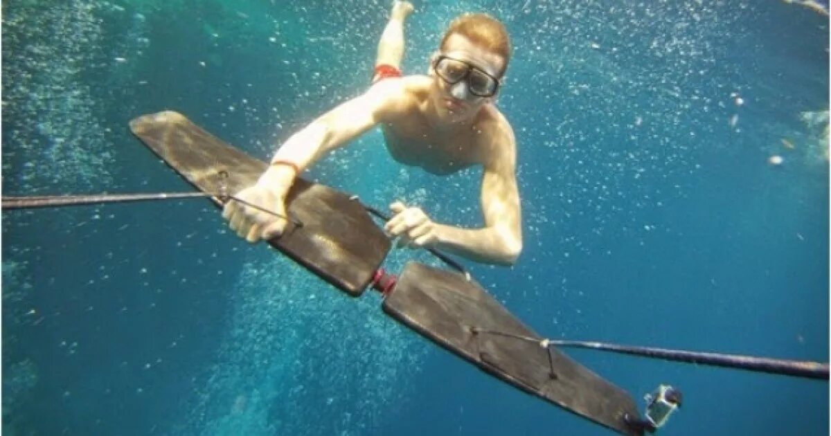 человек под водой. летаем под водой. девушка под водой. летаем под водой. фотосессия под водой.