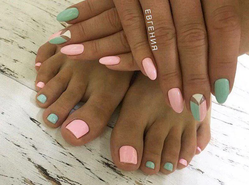 Маникюр и педикюр дизайн в одном стиле маникюр с морски мотиви Google Search Summer toe nails, Toe nail designs, Cute