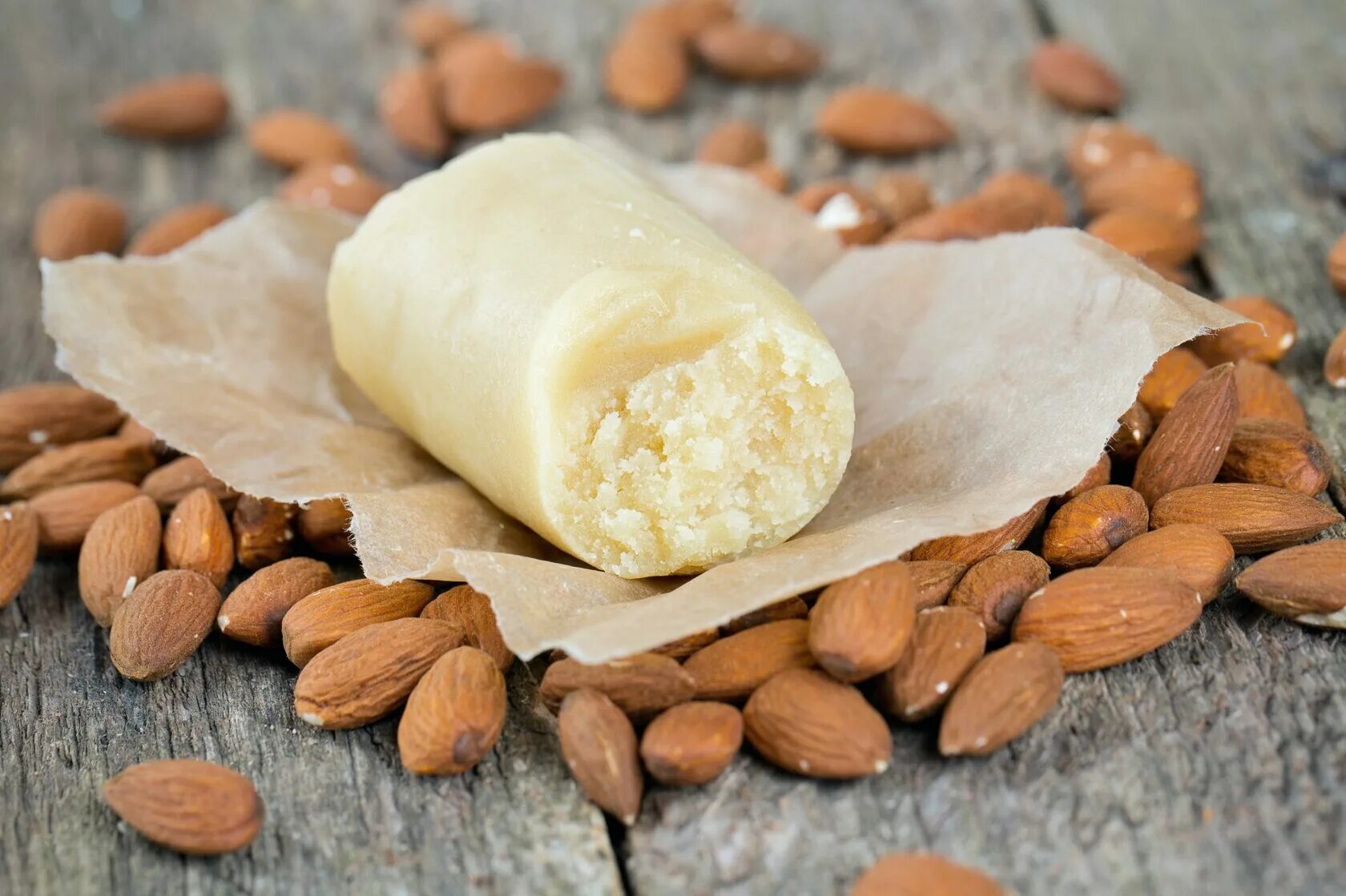 Миндальный марципан. Марципан заварной. Колбаска марципан. Марципан заварной. Марципан немецкий niederegger.