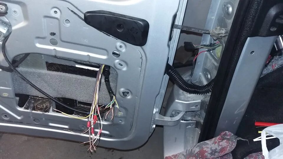 Жгут задней двери ларгус. Задний жгут проводов ларгус.
