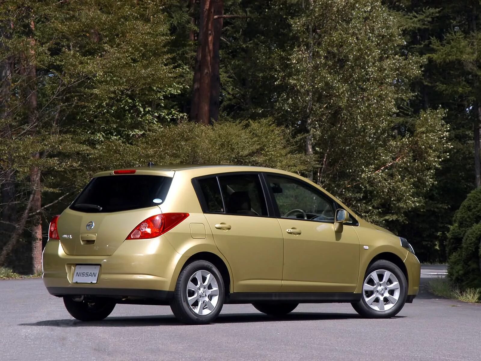 Nissan pulsar 2012. Ниссан тила. Ниссан тиида хэтчбек. 6 2008. Nissan tiida 2015-2018.