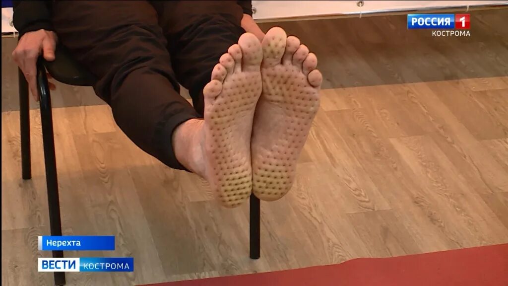 рекорд по стоянию на ногах. ноги после стояния на гвоздях. мировой рекорд стояния на гвоздях. стояние на гвоздях. стояние на гвоздях.