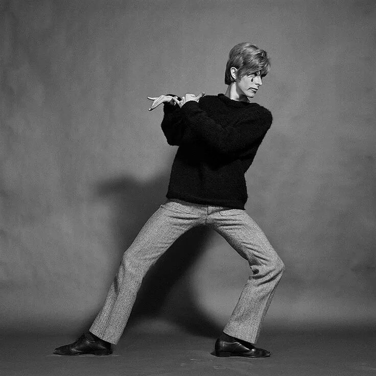 Дэвид боуи world. Дэвид боуи. дэвид боуи фотосессии. david bowie 1967 album. дэвид боуи молодой.