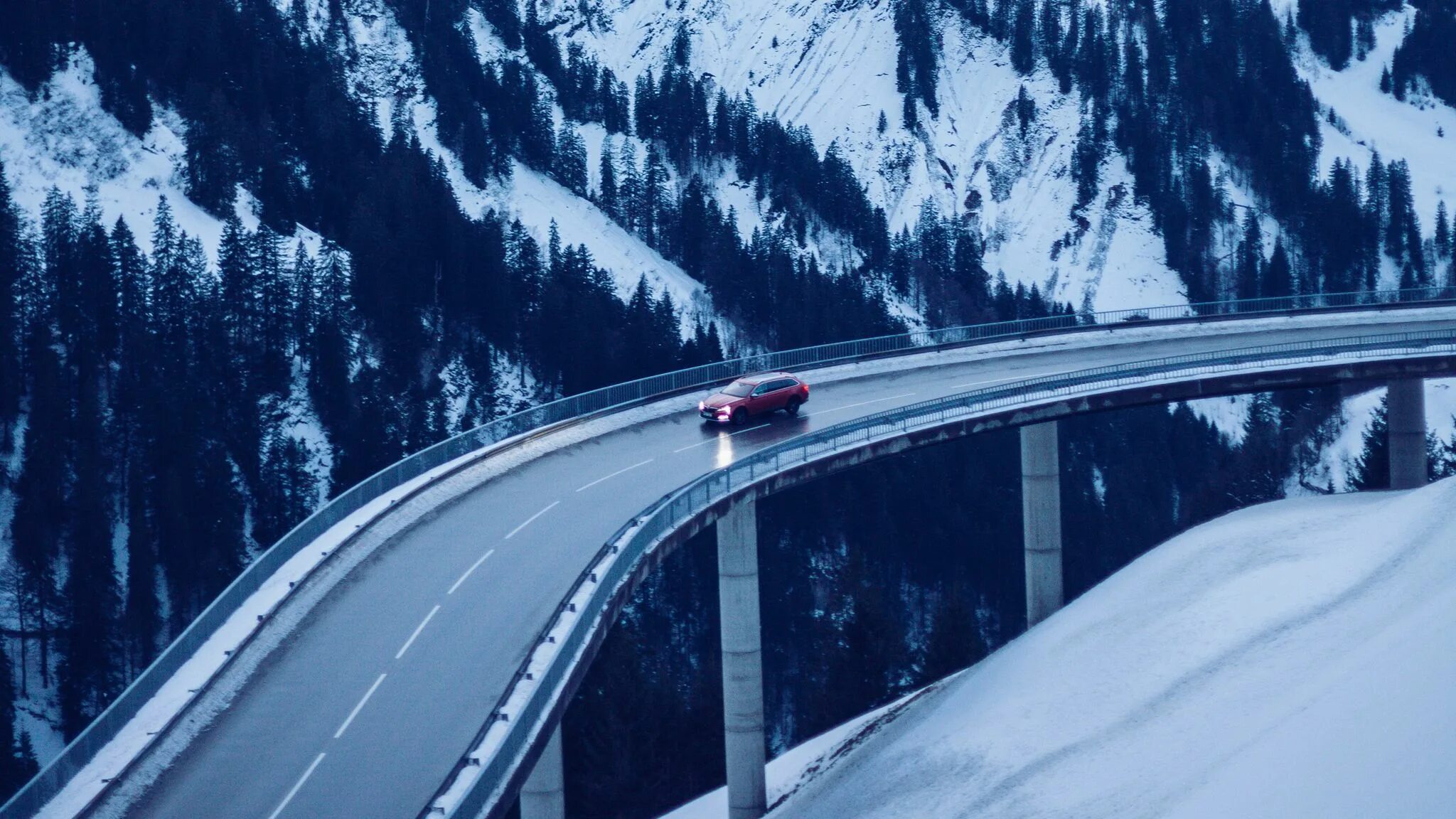 К чему снится ехать по дороге. Дороги в Финляндии зимой. Загородная дорога мосты. Стеклянная дорога для машин в горах. Мостовая дорога для машин.