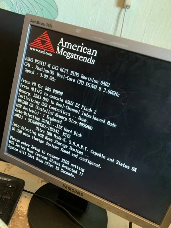 Экран биоса american megatrends. Черный экран с текстом при включении компьютера. Пк при включении. Средство восстановления запуска. При включении компьютера всплывает.