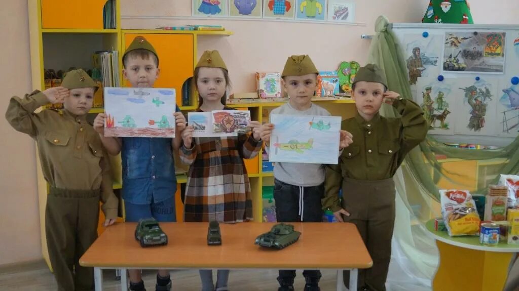 Фотоотчет акция посылка солдату. Акция посылка солдату в детском саду. Солдатская шапка в детсад. Акция посылка солдату в доу. Объявление акция посылка солдату в доу.