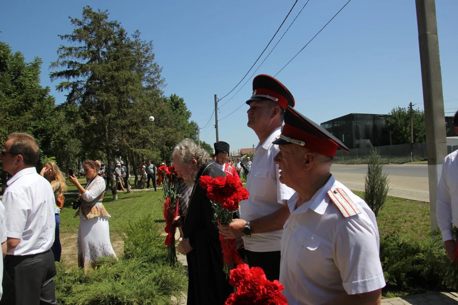 Подслушано в старотитаровской в контакте. Памятник Старотитаровская. Преемственность поколений памятник Краснодар. Открытия памятника Темрюк.