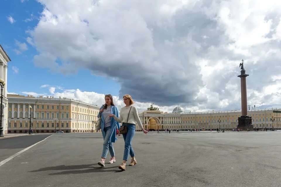 Какая сегодня санкт петербург. Петербург в августе. Санкт-Петербург ветер. Погода в Питере. Санкт-Петербург в сентябре.