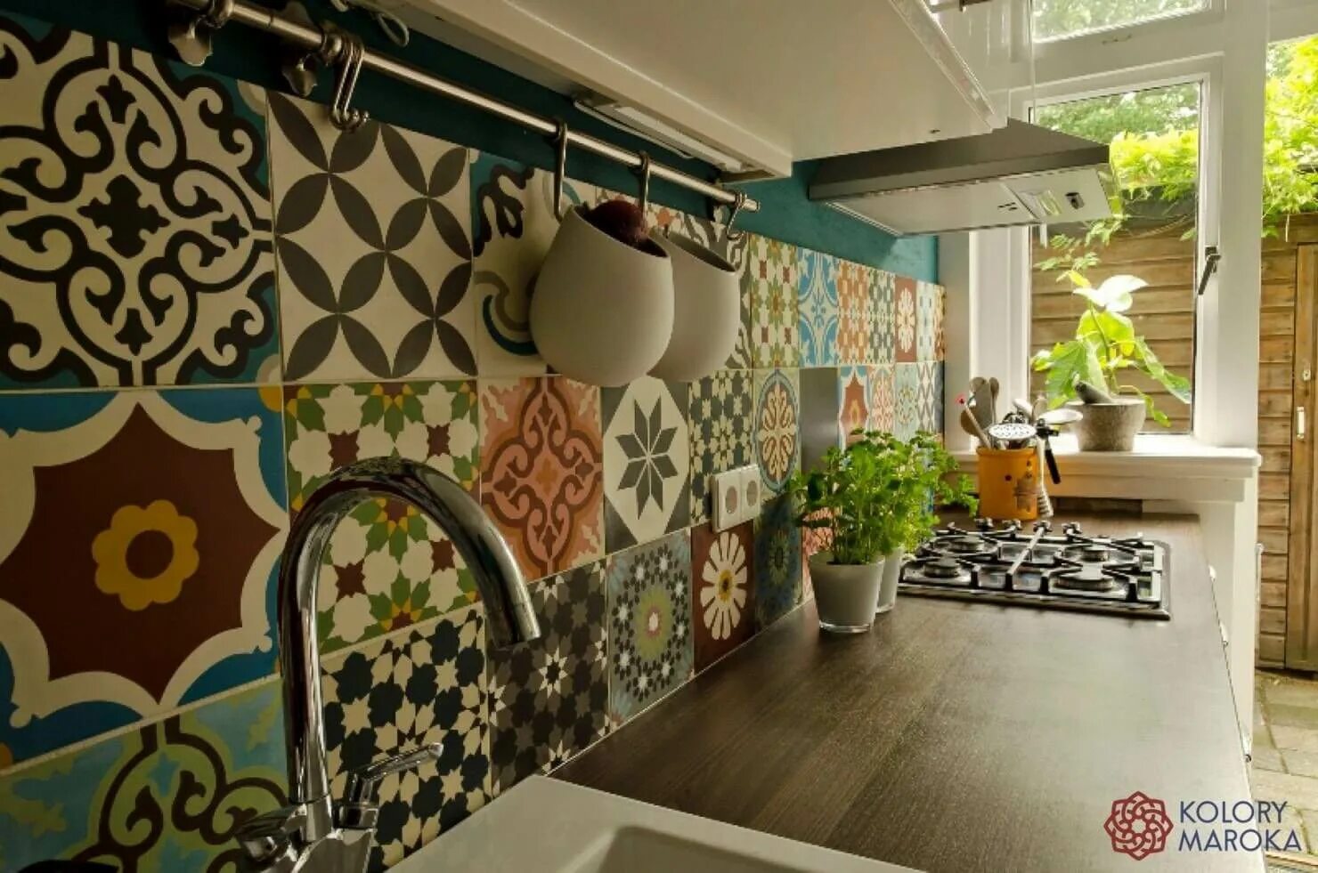 Плитка azulejo марокканский стиль. Плитка в стиле пэчворк. Кухня в марокканском стиле. Марокканская плитка в интерьере. Фартук декор