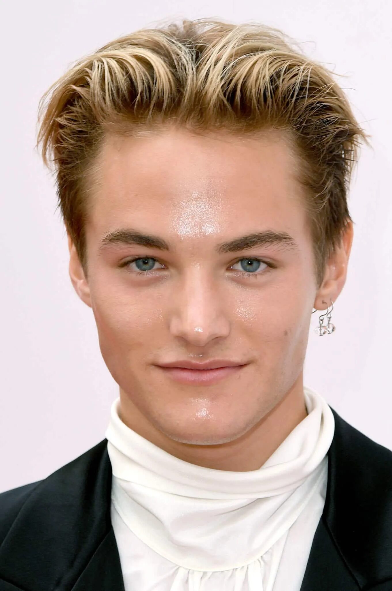 Mitchell. Mitchell hoog. уэсли митчелл. mitchell дугери. митчелл хуг дичь.
