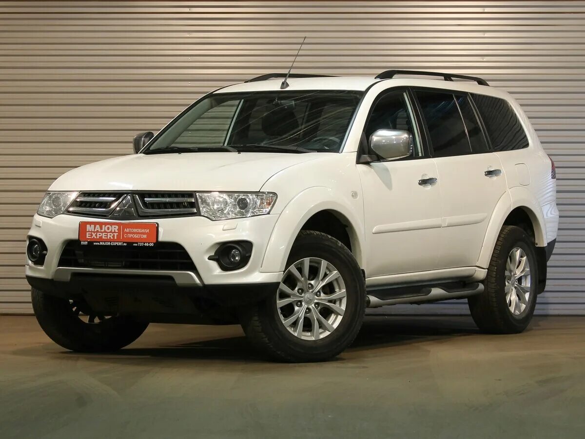 Мицубиси с пробегом дизель. Pajero Sport 2011. Mitsubishi Pajero Sport 2011. Mitsubishi Pajero Sport внедорожник белый 2012. Паджеро спорт 2 2015 2.5 дизель белый.