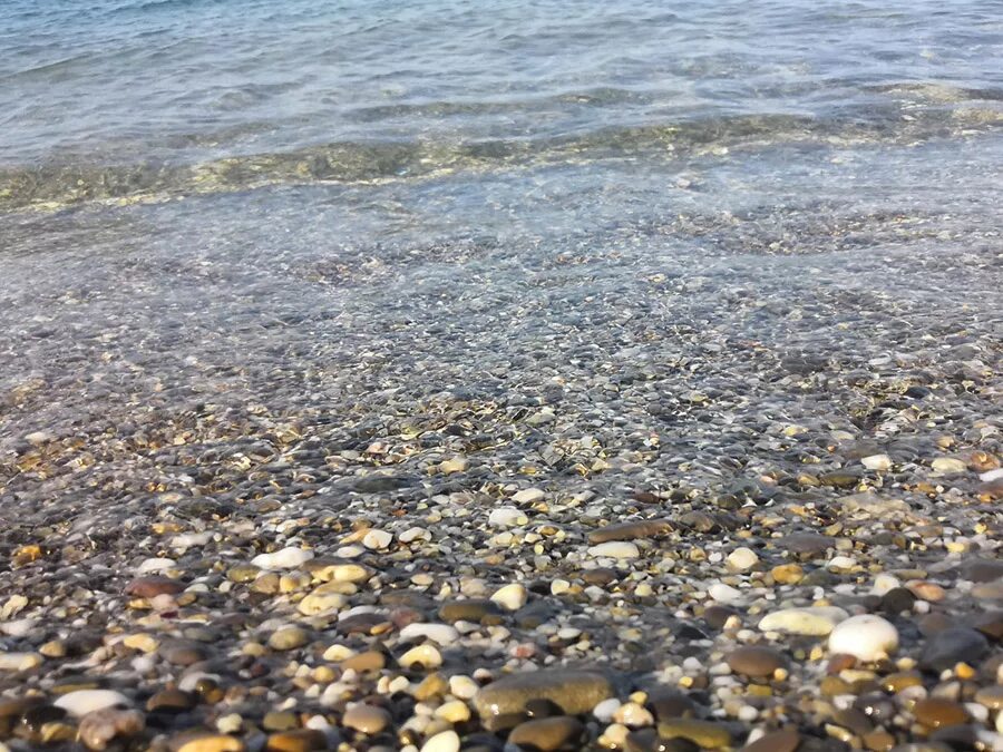 Черное море галечный берег. Ялта на азовском море. Азовская ялта донецкая область. Новая ялта азовское море. Ялта на азовском море.
