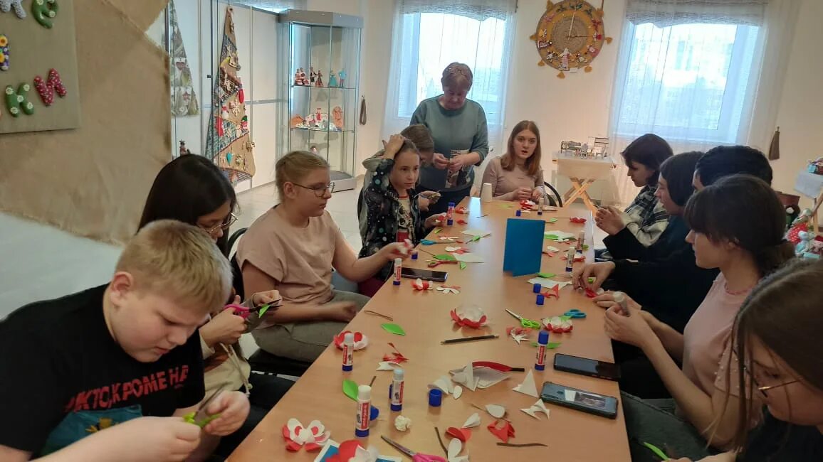 Детский сад бамбини краснодар. Детский развивающий клуб. Клуб для детей. Старый новый год сайт библиотеки для школьников. Клуб для детей.