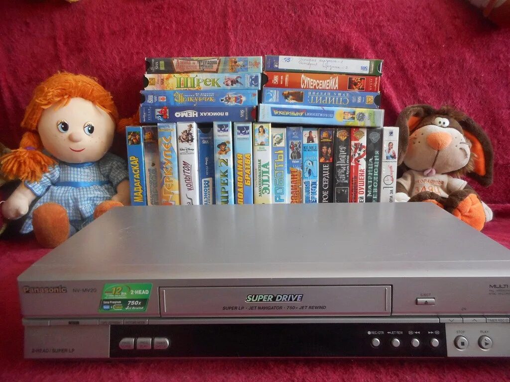 Кассеты для видеомагнитофона. Видеомагнитофон кассетный Панасоник VHS. Видеомагнитофон Панасоник видеокассеты. Видик для кассет Панасоник. Видеомагнитофон 2003.