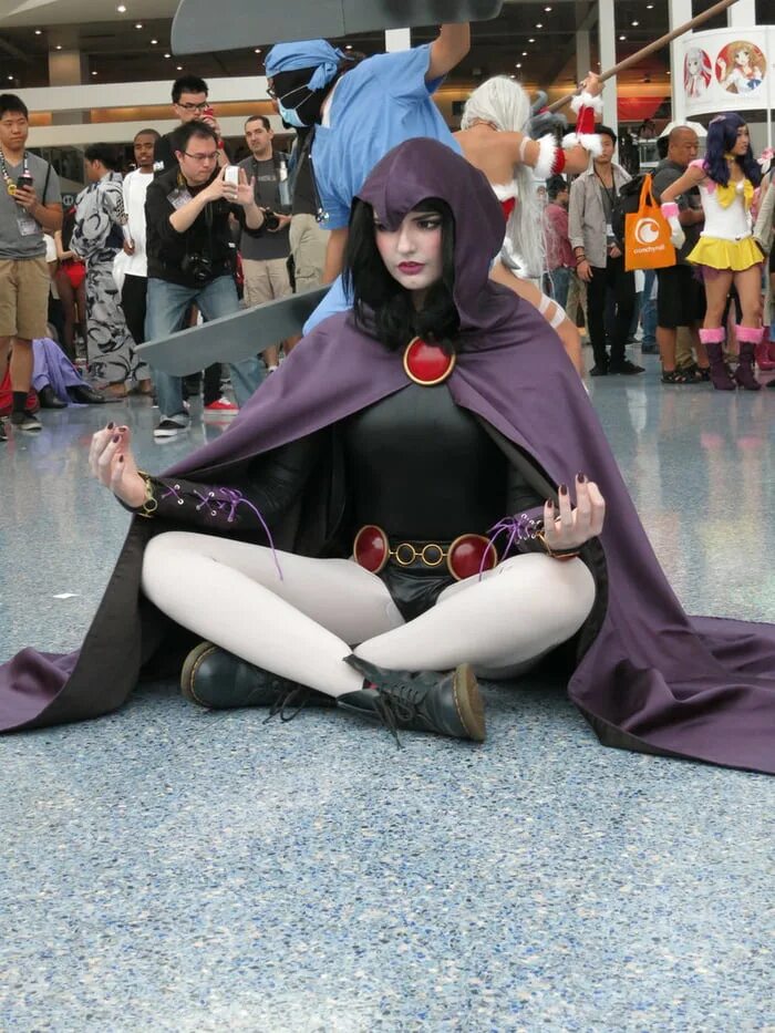 Raven cosplay. Рейвен косплей feet. Косплей мемов. Гоус косплей Мем. Рэйвен косплей зад.