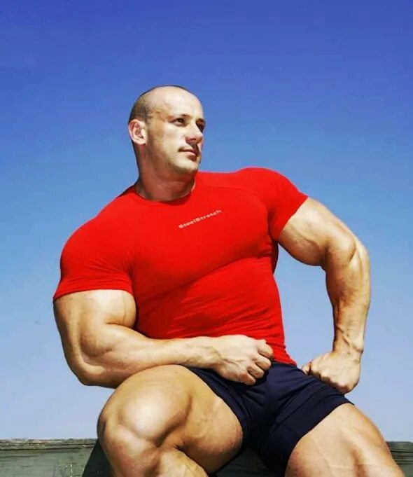 перекаченные качки. огромные бодибилдеры. саджад гариби. самый здоровый мужик. самый тяжёлый бодибилдер.