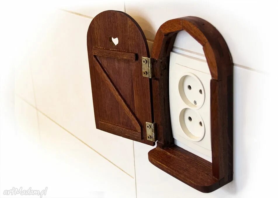 Сказочная дверь. Маленькая дверь декор. Декоративная маленькая дверь. Сказочная дверь ночник. Маленькая дверь.