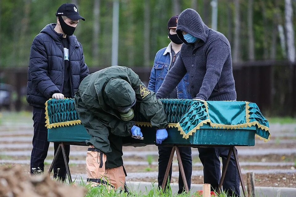 Невостребованные трупы. Ковид погибло в мире