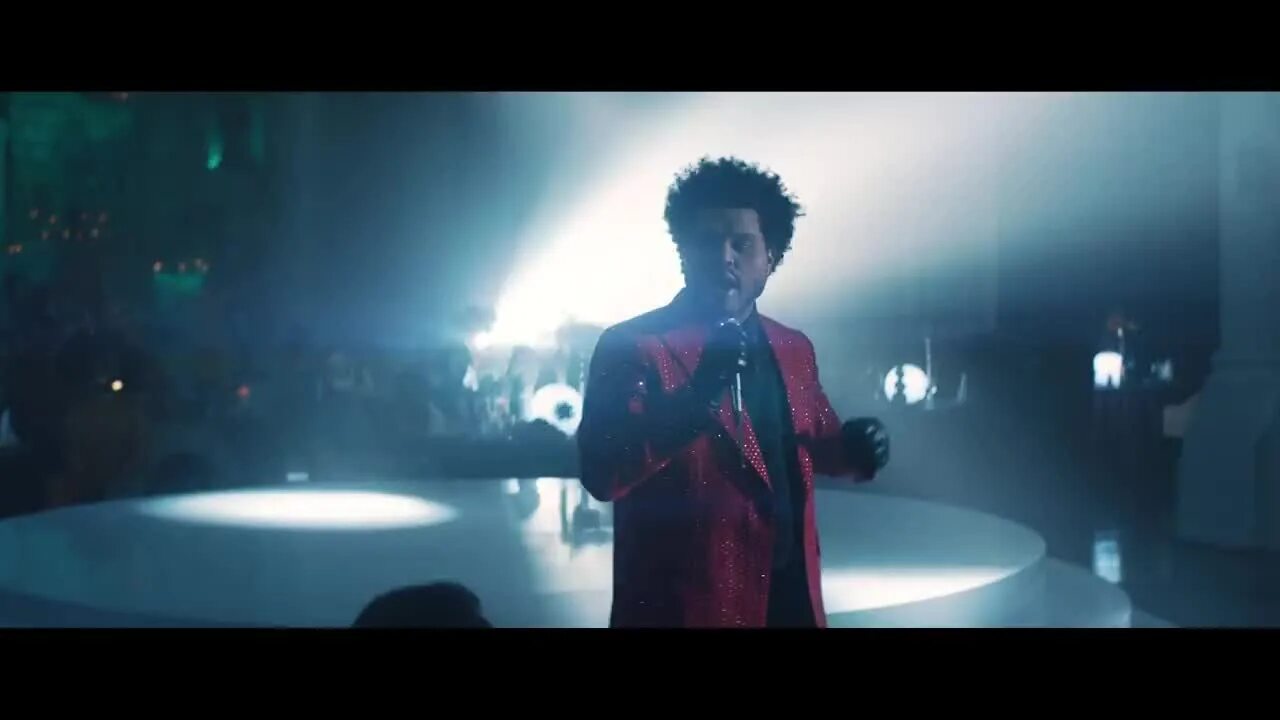 Your tears the weeknd. Save your tears the Weeknd клип. The weekend в клипе save your tears. Последний клип the Weeknd. The Weeknd save your tears лицо.
