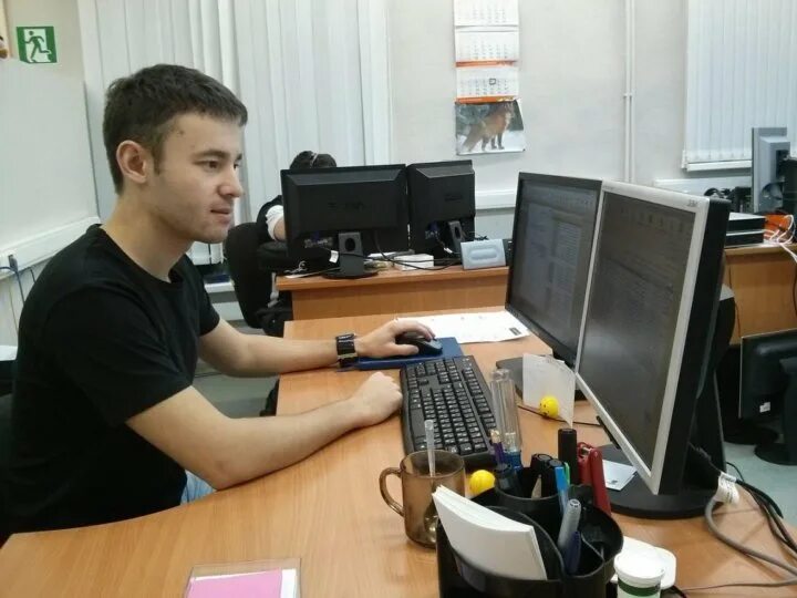 Инженер программист 1с. Программист 1с. программист 1с за работой. программист реальный. программист фото.
