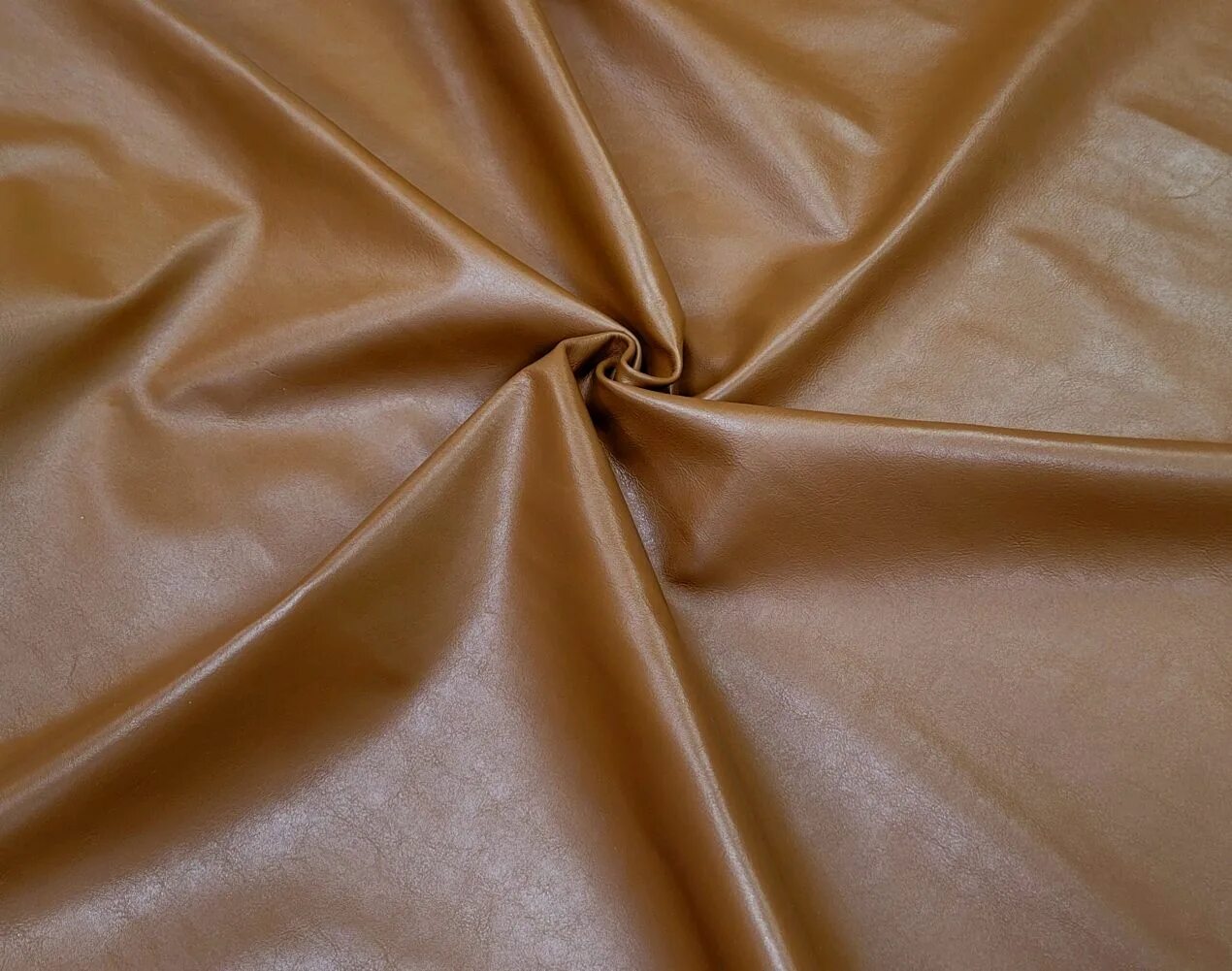Карамельный цвет кожи. Tan кожа. Крокодил кожа охра. Karamel leather work. Девичья кожа десерт.