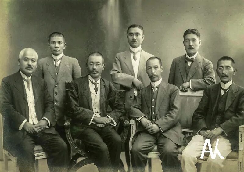 бизнесмены 20 века. японские дипломаты 20 века. российская буржуазия в начале 20 века. говард х. бизнесмен хх века.