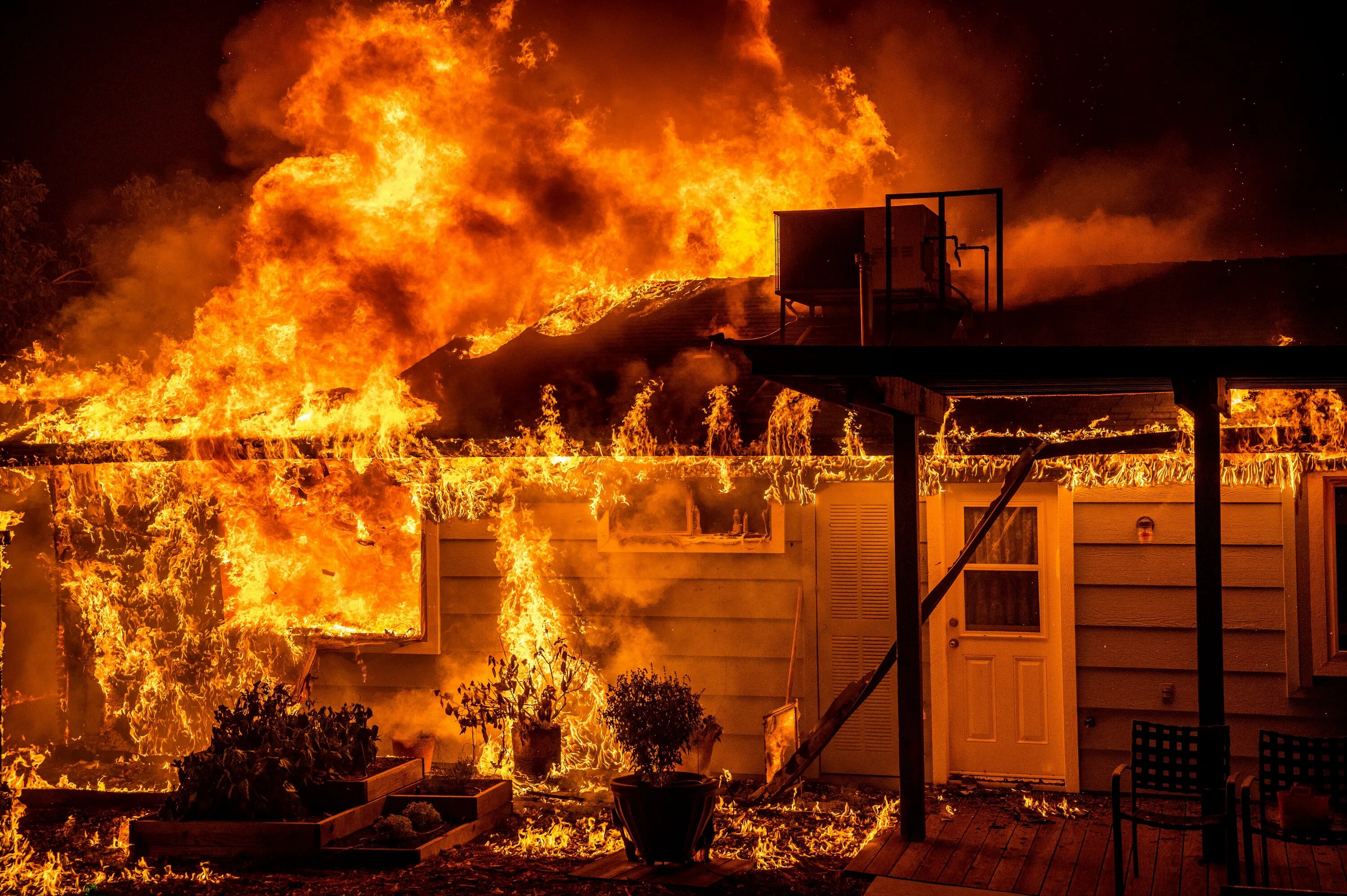 Near the fire. Калифорния пожары. Пожар в лесу. Пожары в Калифорнии. Огонь пожар.