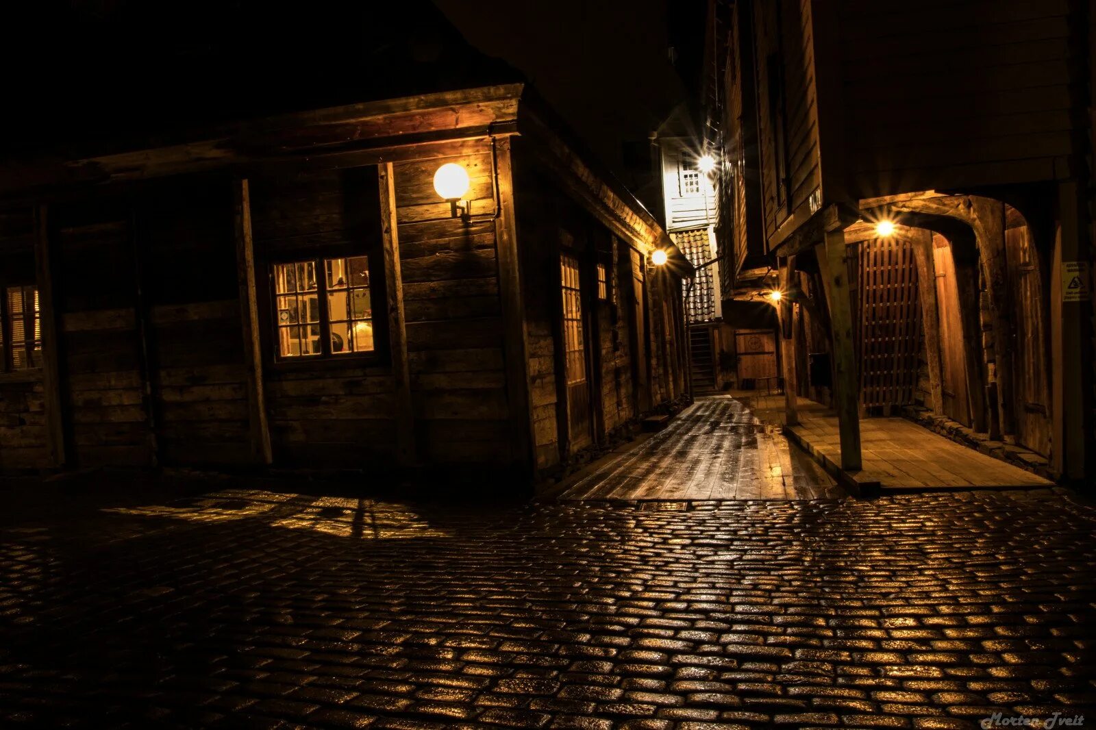 Жуткие улицы. Темный переулок 19 век. Темная улица. Темный переулок. Ночная улица.