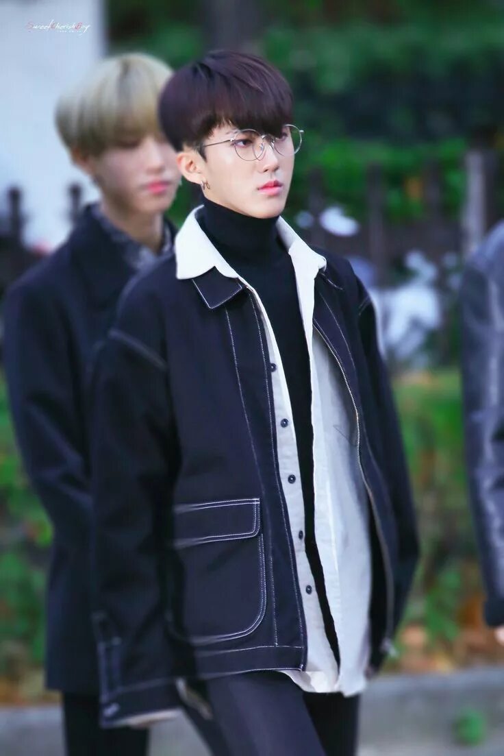 Чан бин stray kids 2021. Чан бин stray kids горячий. Чанбин из stray kids. Чанбин из stray kids. Stray kids аэропортный стиль.