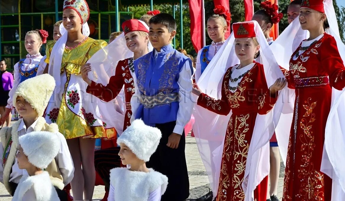 Достижения разных народов. Межнациональные отношения на кубани. праздник национальностей в кирове. разные национальности деревня. разных народов в хорошем качестве.
