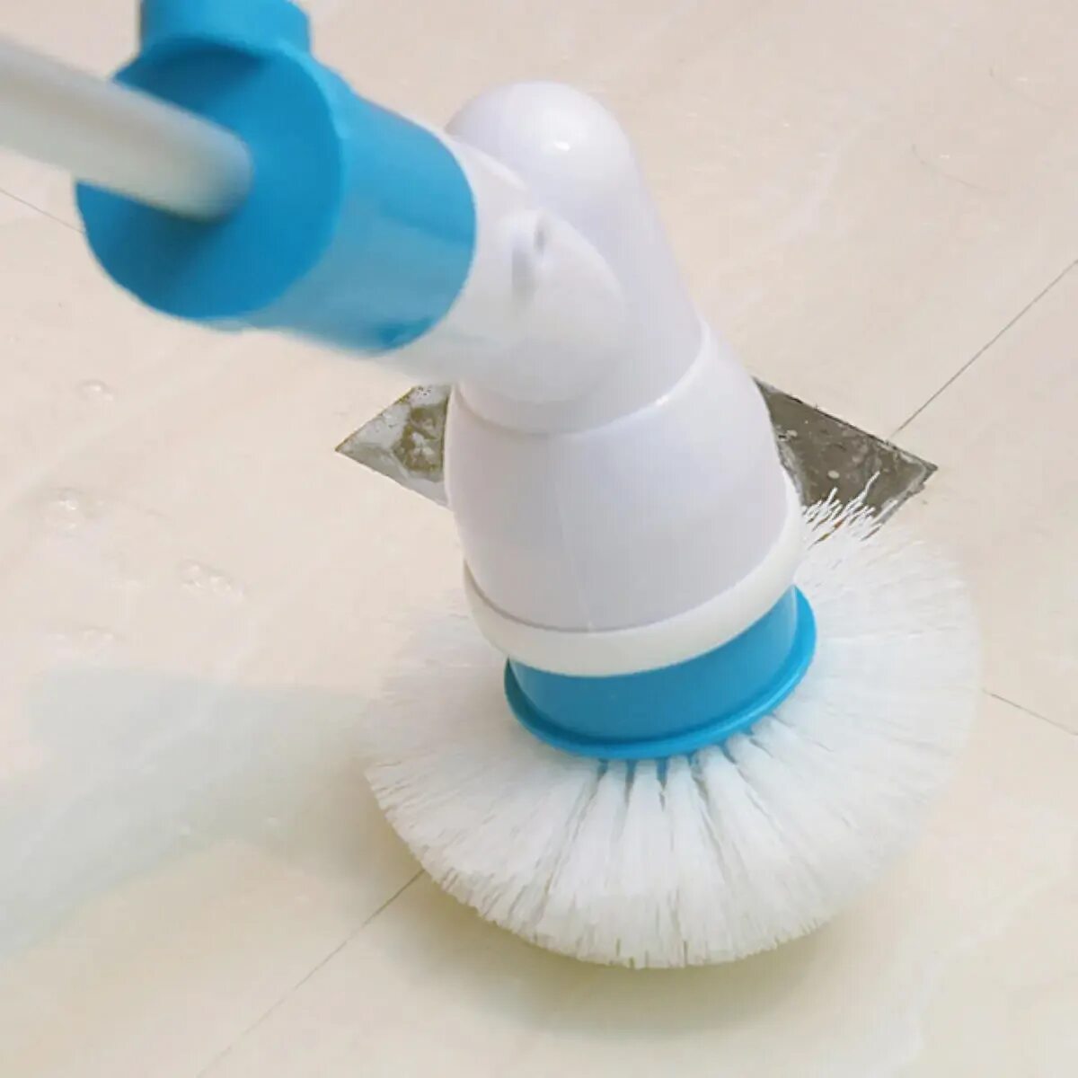 Щетка чистить ванну. Щётка скраббер для чистки пола. spin clean щетка. беспроводная швабра-скруббер для пола. щетка для уборки super cleaner.