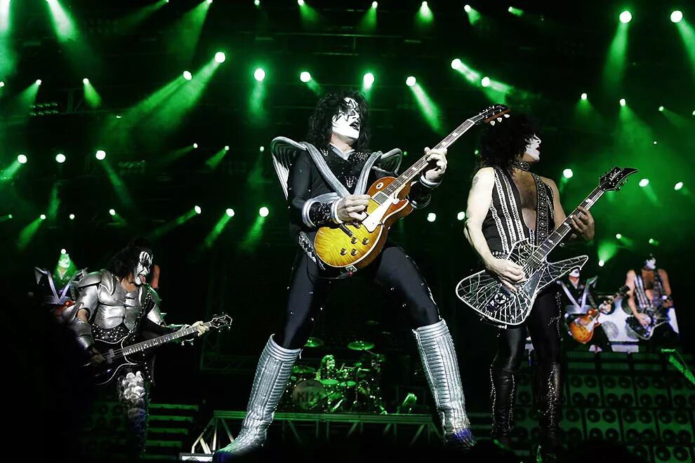 рок группа ганс н роуз. новинки зарубежного рока. легенды зарубежного рока фото. эмблемы известных групп музыкальных. новинки зарубежного рока.