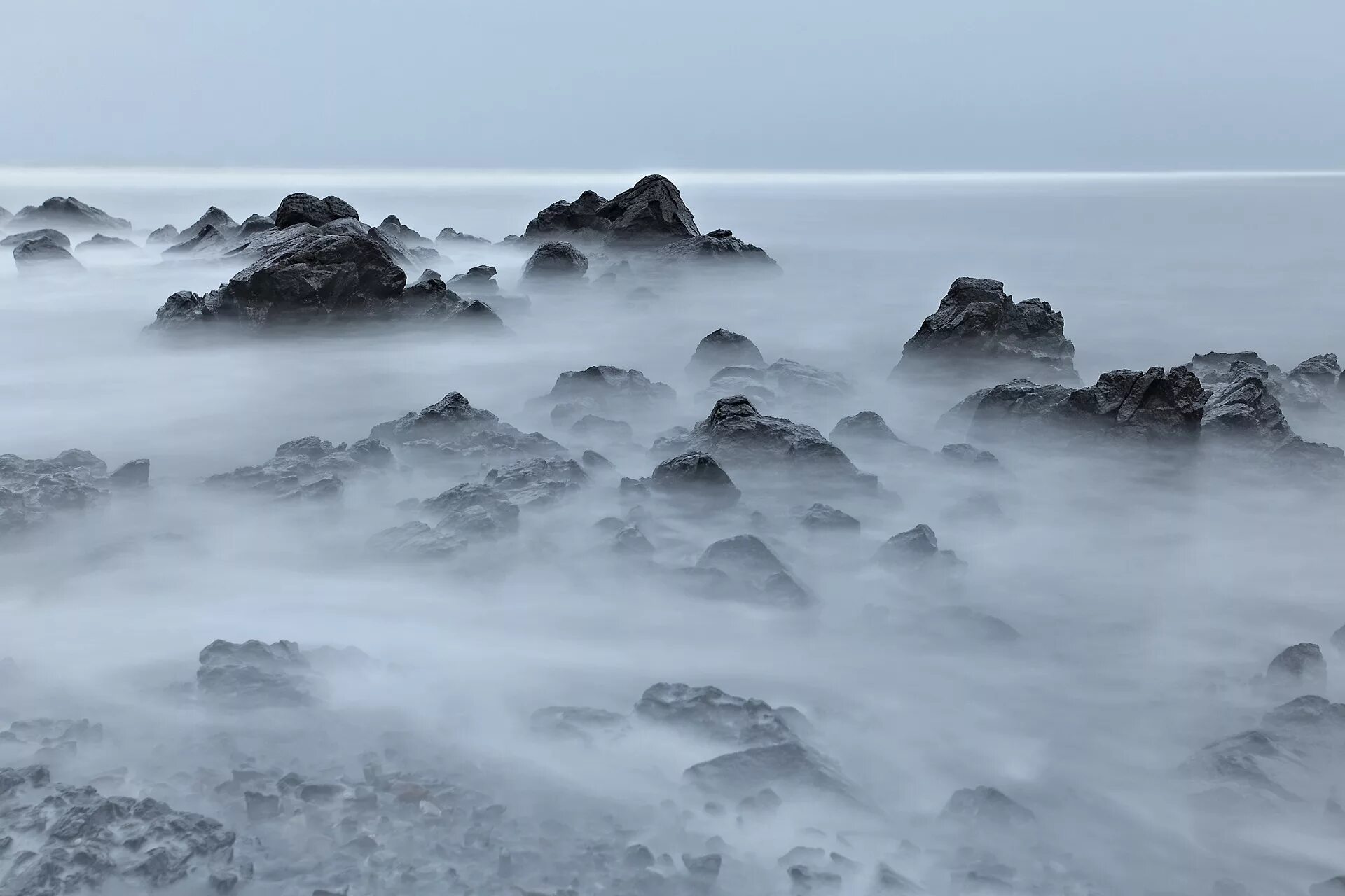 Море туман стихи. Туман над морем. Море в тумане. Туманное море. Туман в океане.
