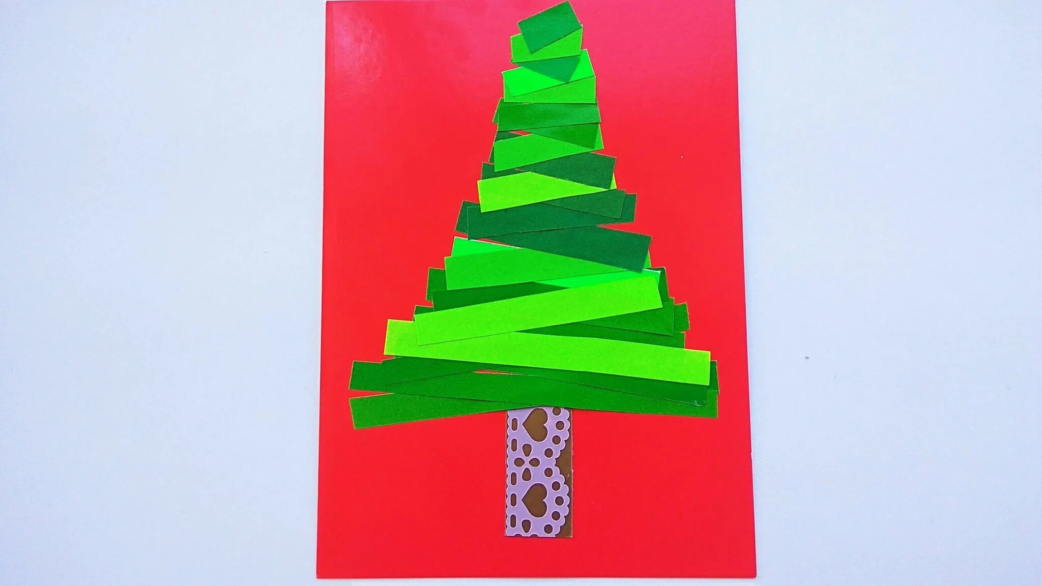 шаблон бумажной елочки. объемная елка из бумаги для открытки. трафареты для новогодних открыток своими руками. открытка в виде елочки шаблон. трафарет "елка".