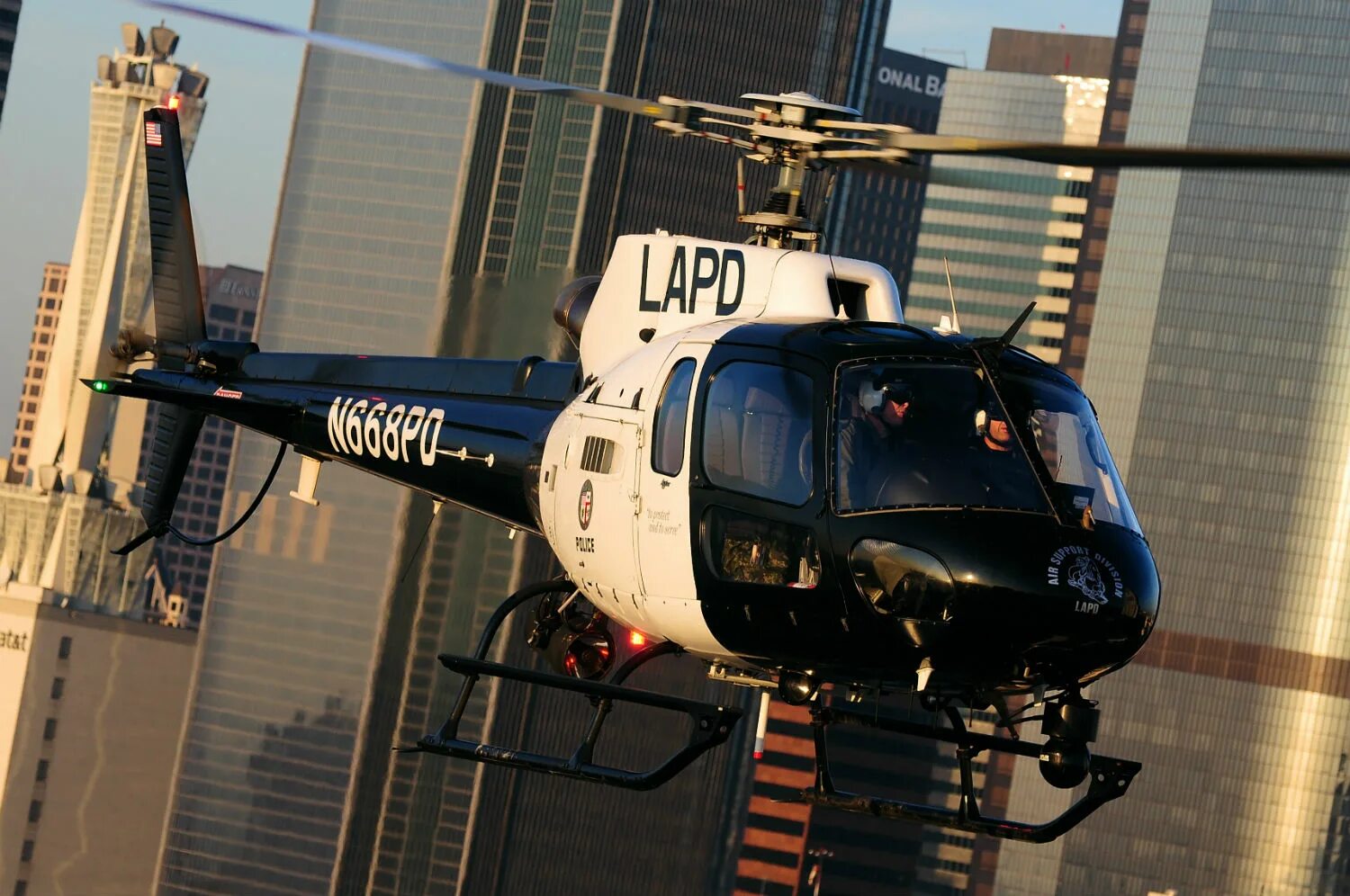 Включи машины вертолеты. LAPD SWAT вертолет. Полицейский вертолет LAPD. Вертолёт LAPD 1990. Вертолет аs 350.