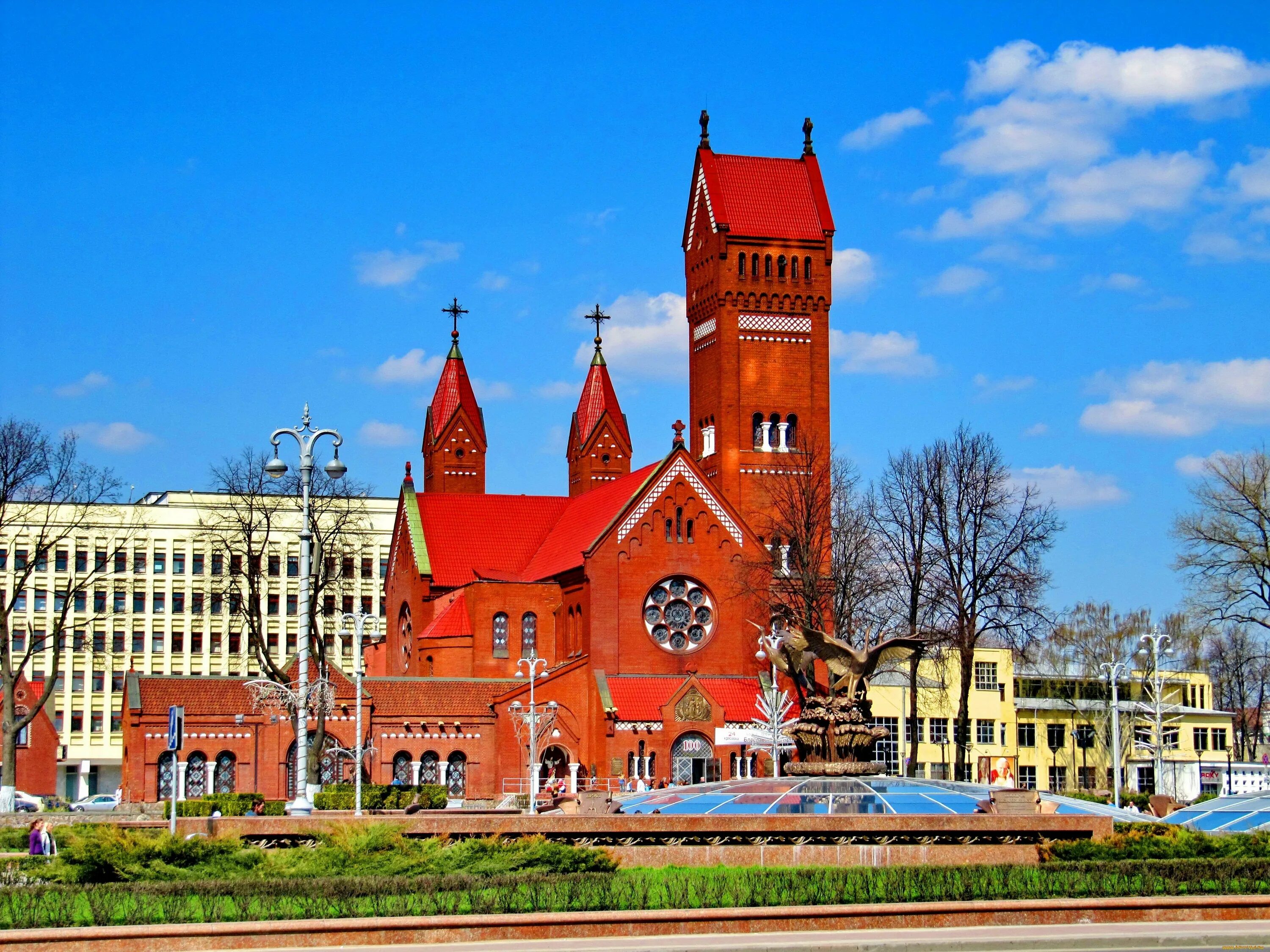 Минской области рб. Костёл Святого Симеона и Святой Елены (Минск). Красный костел Минск. Минск красный костел Минск. Достопримечательности Белоруссии костел святых Симеона и Елены.