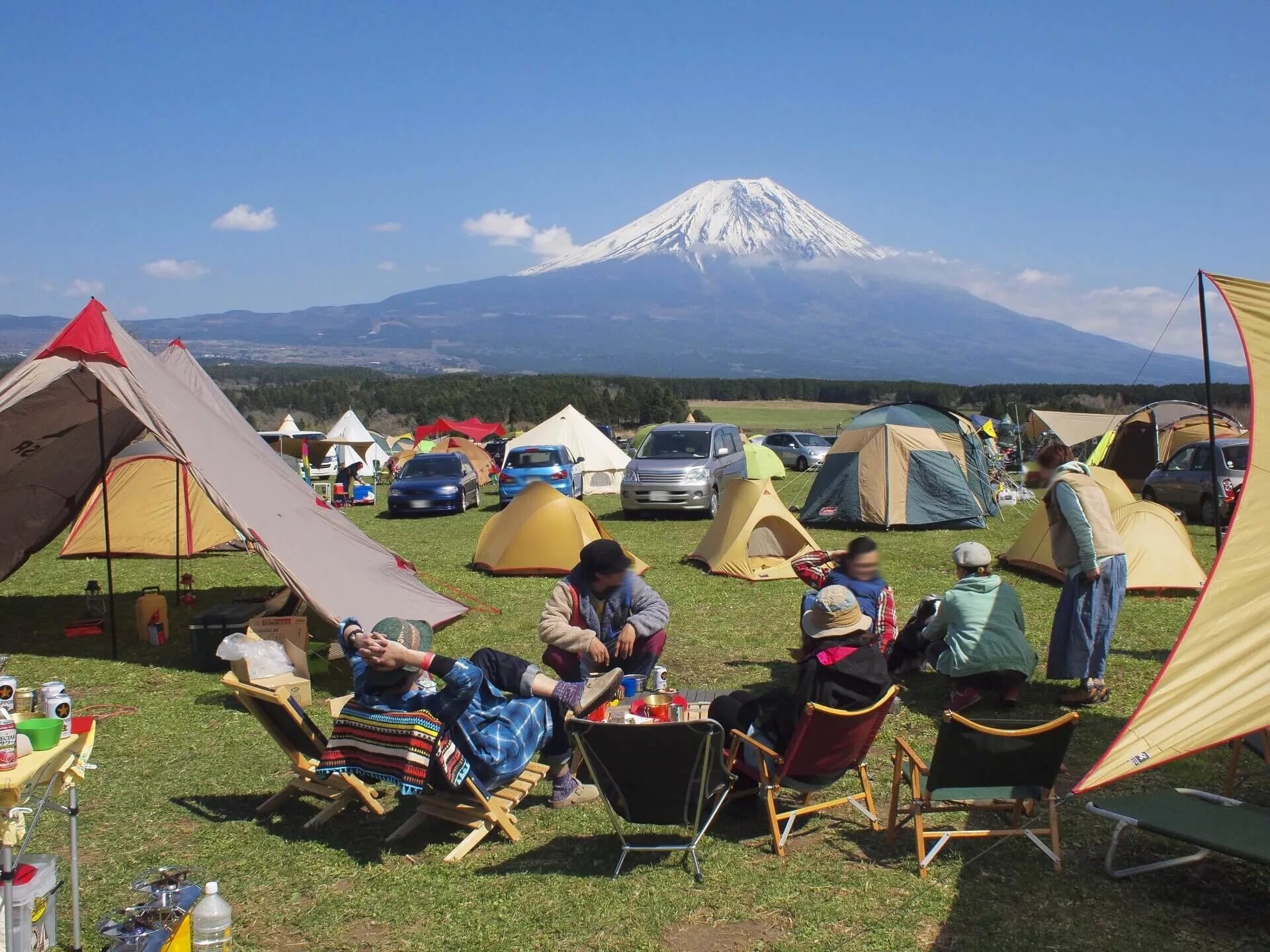 Japanese camping. Кемпинг в японии. Глэмпинг тимбилдинг. А фрейм дом глэмпинг. Japanese camping.