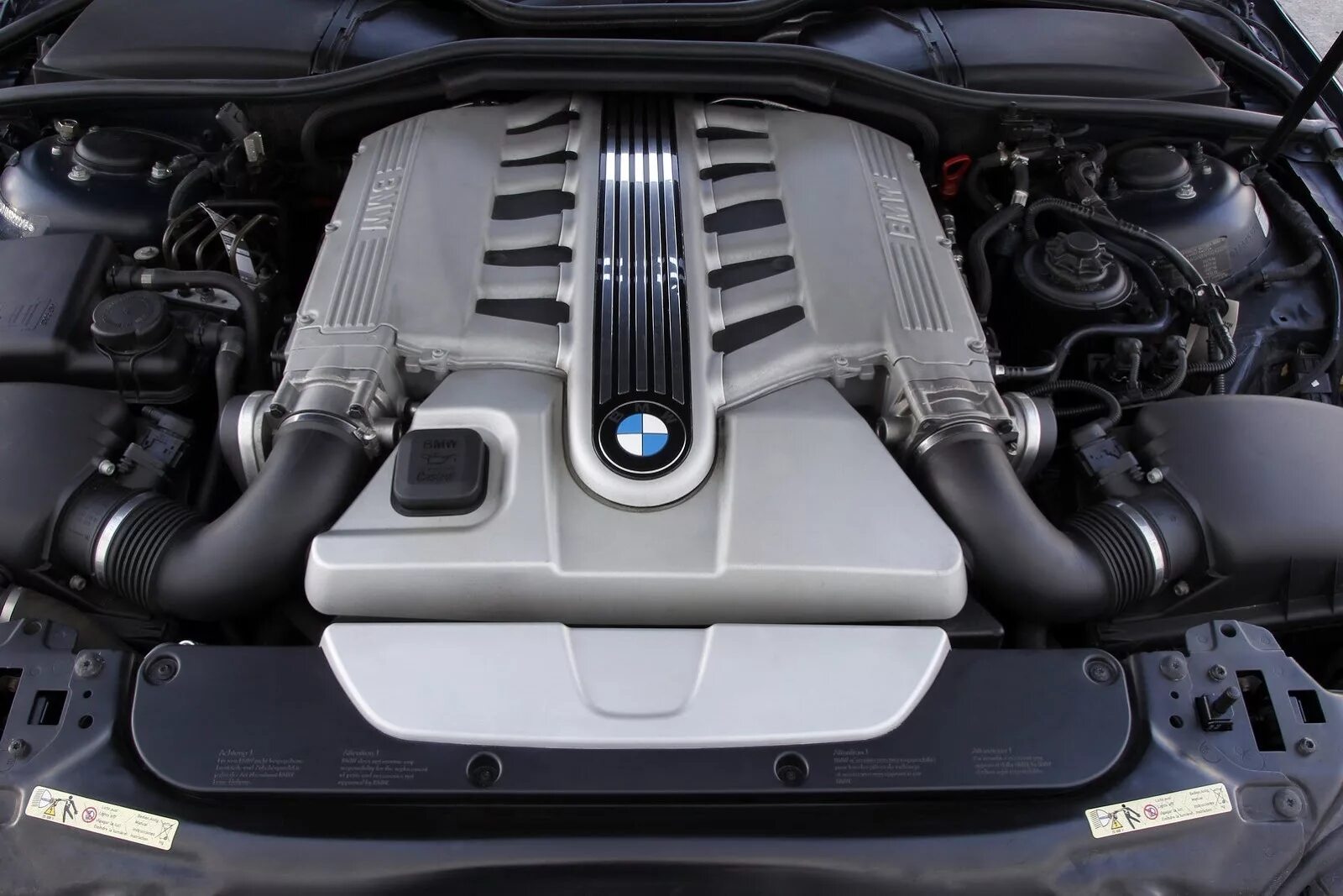 V12 pro купить. BMW 760 мотор. BMW 760 v12. Мотор v12 БМВ е65. BMW e66 v12.