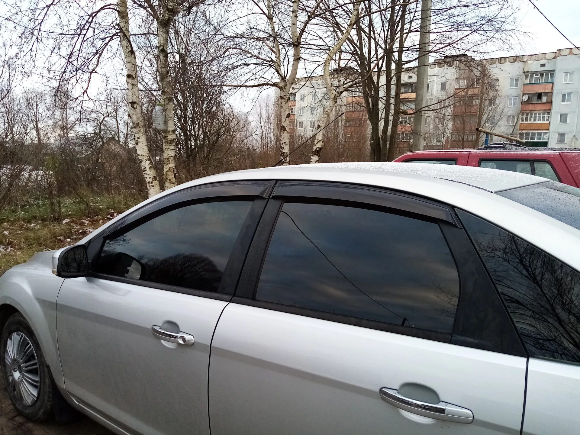 Дефлекторы ford focus 2. Ветровики форд фокус 3 универсал. Ветровики ford kuga 2020. Ветровики для форд фокус 2 седан. Ветровики на форд фокус 2 фото.